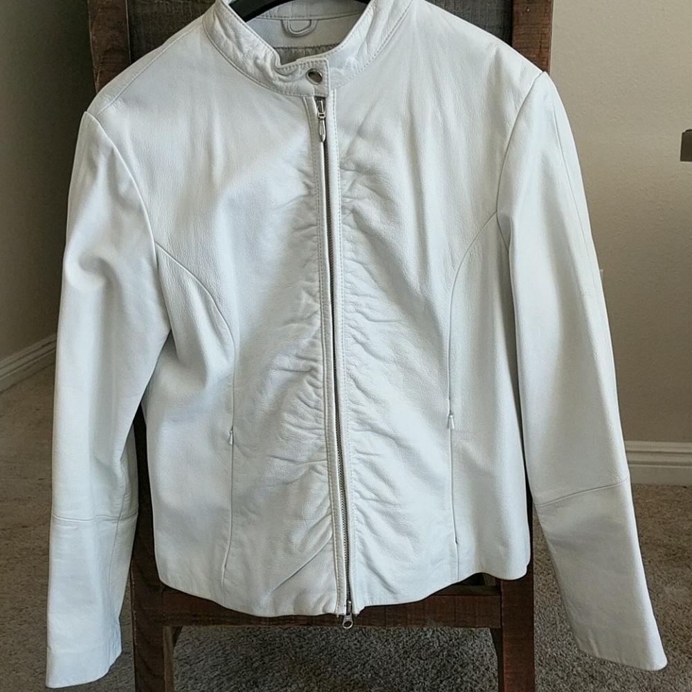 *Pre-Loved White 💯 Leather Jacket